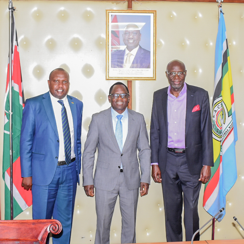 PS Isaboke (centre) when he met with CEO Media Council, Mr David Omwoyo (left) and Fred Machoka (right)